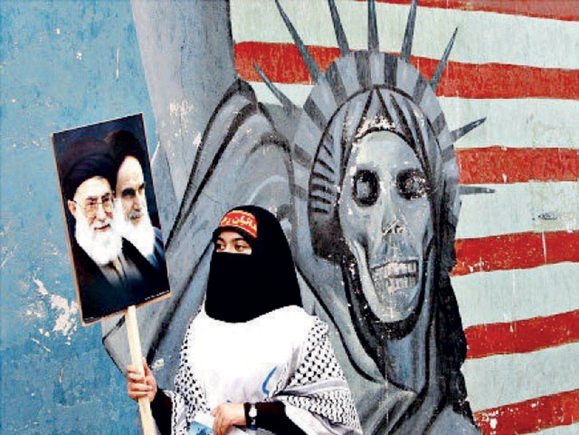 التطبيع مع «الشيطان الأكبر» .. انفراط العمامة وتهاوي كذبة الممانعة