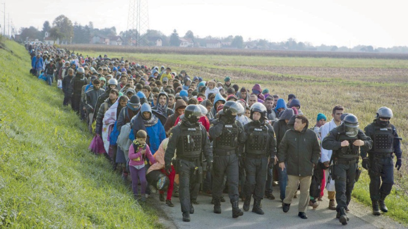 «الاستثمار في اللاجئين» .. صناعة «نفعية» غربية بامتياز