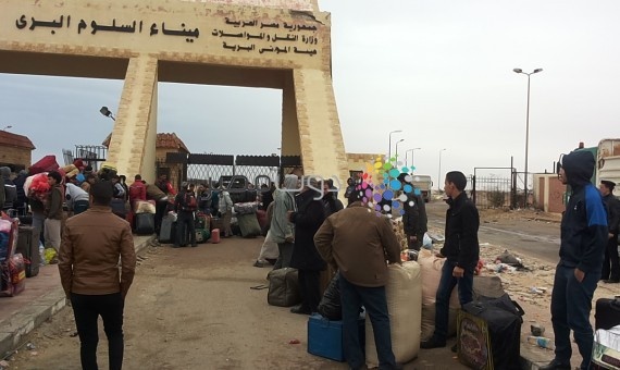 عودة 292 مصريًا من ليبيا عبر منفذ السلوم البري