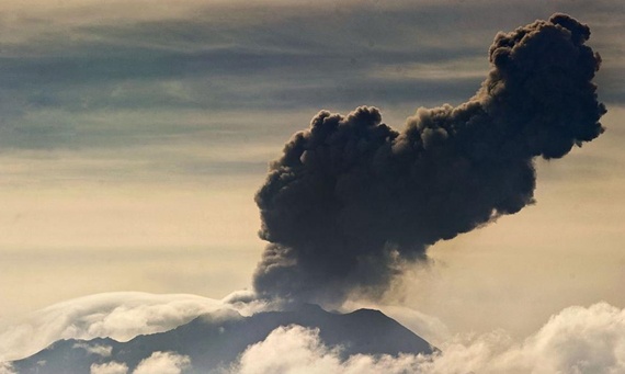 أخطر بركان في بيرو يعود للثوران مجددا