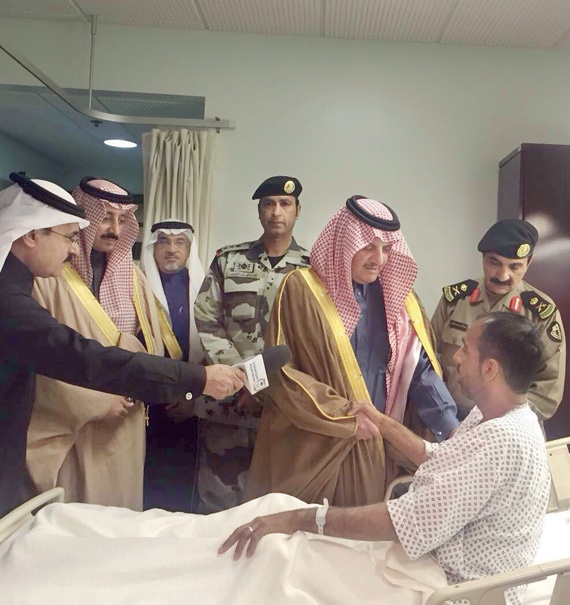 أمير الشرقية يطمئن على مصابي الاعتداء الإرهابي