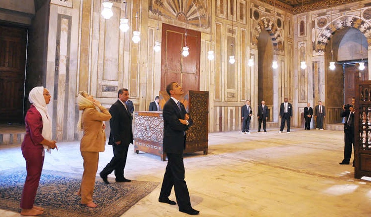 أوباما في المسجد ردا على انتقادات الجمهوريين للمسلمين