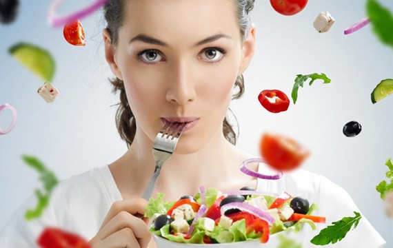 خبراء : الأكل الصحي يجب أن يستمر حتى في الإجازات