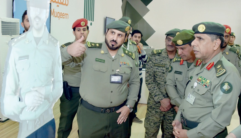 اللواء اليحيى يفتتح معرض الجوازات في المهرجان