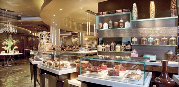 «الشؤون البلدية» توجه بالإغلاق الفوري لمطاعم ومنشآت غذائية بلا حاجز زجاجي