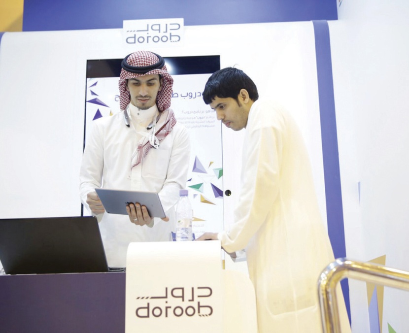 زوار جناح «هدف» يتعرفون 
على برنامج «دروب»