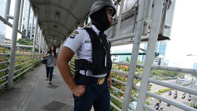 مقتل شرطي ومسلحين اثنين في تبادل لإطلاق النار في إندونيسيا