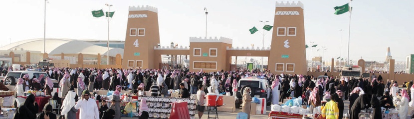 أم محمد .. بائعة المأكولات الشعبية تجذب الزوار .. وأوروبي يحكي قصته مع «المرقوق»