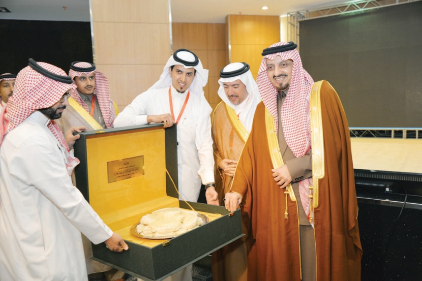 أمير عسير يرعى حفل افتتاح ورشة «تكامل التنمية السياحية في المناطق»