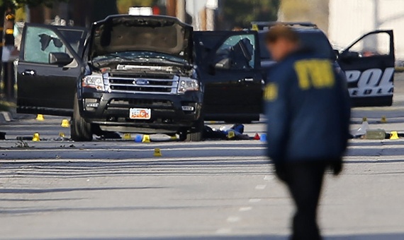 القضاء يأمر "أبل" بفك تشفير هاتف أحد منفذي هجوم كاليفورنيا