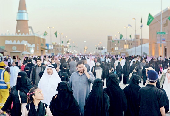 الزحام وعدم توافر مواقف لذوي الاحتياجات الخاصة أبرز انتقادات زوار «الجنادرية 30»