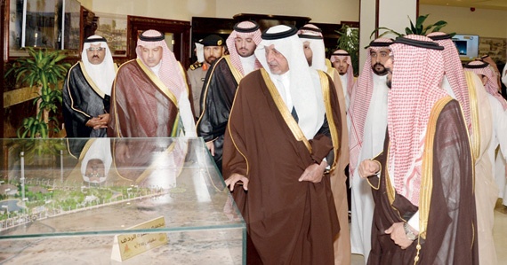 أمير مكة المكرمة: حريصون  على رصد الملاحظات ووضع حلول لها