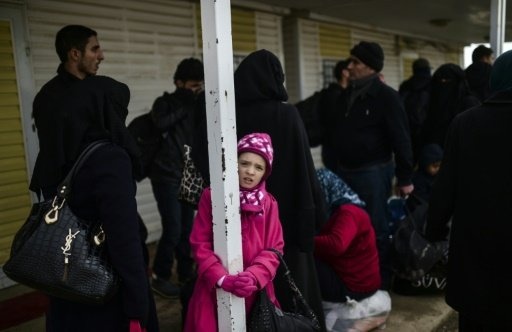 قدور ضخمة لاطعام اللاجئين السوريين على الحدود التركية