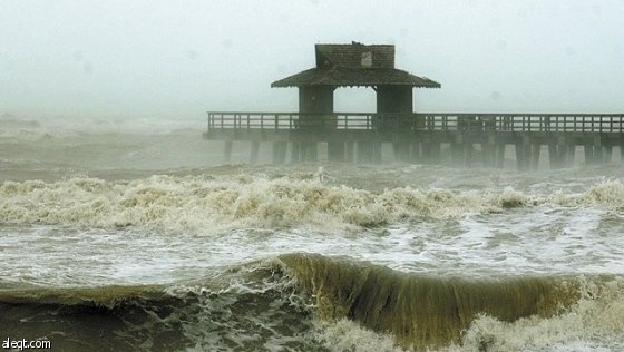 الصليب الأحمر: ارتفاع حصيلة الإعصار في فيجي إلى 36 قتيل