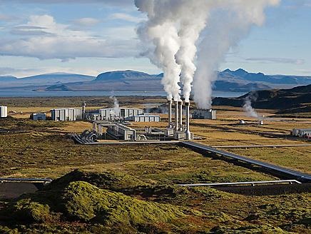 مقتل وإصابة 13 شخصاً في انفجار بمحطة للطاقة في إندونيسيا