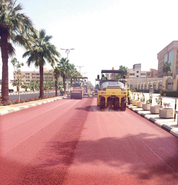 استخدام  «الأسفلت الأحمر» في الدمام لأول مرة
