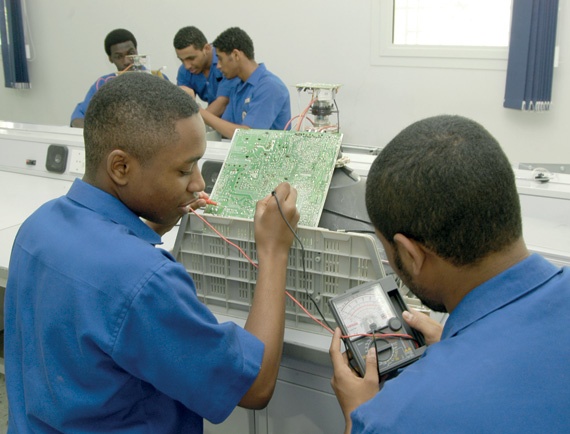 «توطين للتوظيف»: الحاجة إلى خريجي المؤهلات المهنية أكثر من حملة البكالوريوس في السعودية