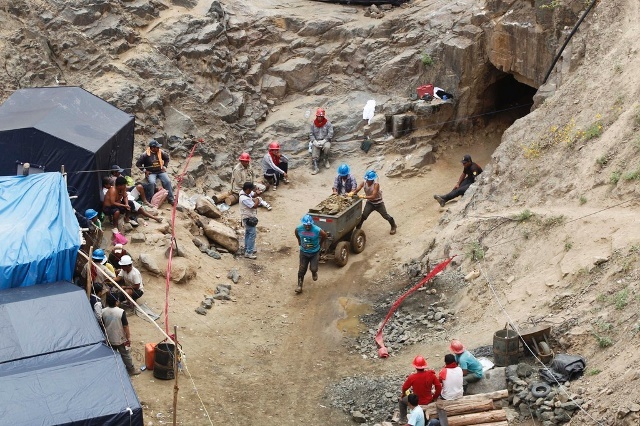 شرطة زيمبابوي تعثر على جثث ثلاثة عمال بمنجم غير مشروع للألماس