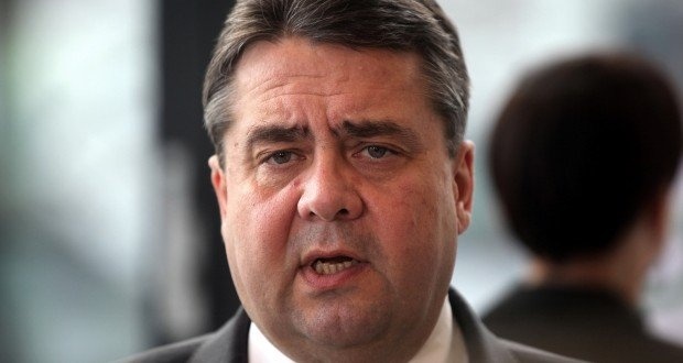 نائب المستشارة الألمانية: ترامب يمثل تهديدا للسلام