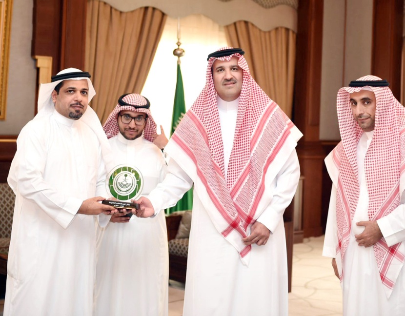 أمير المدينة المنورة يتسلم جائزة «الداخلية» للمبادرات