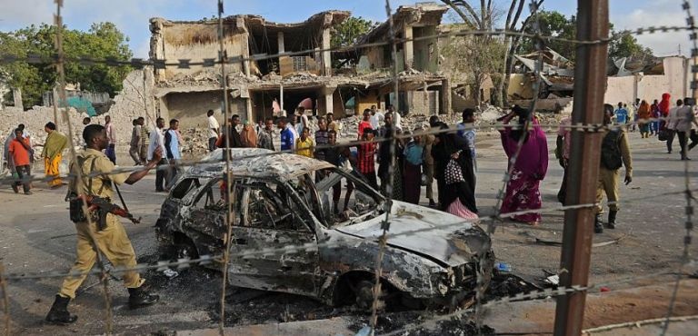 انفجار سيارة ملغومة يقتل 3 ضباط شرطة في العاصمة الصومالية