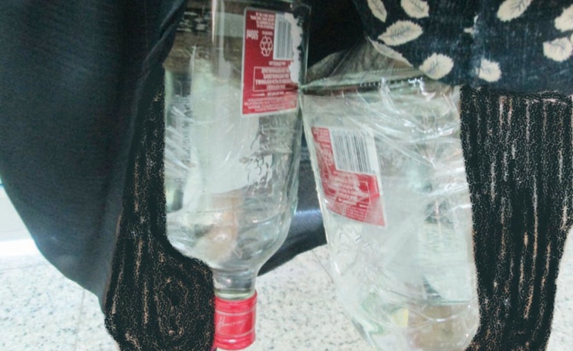 إحباط محاولة تهريب 12 زجاجة خمر