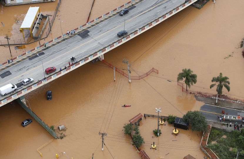 قصة مصورة: 19 قتيلا على الأقل إثر هطول أمطار غزيرة قرب ساوباولو