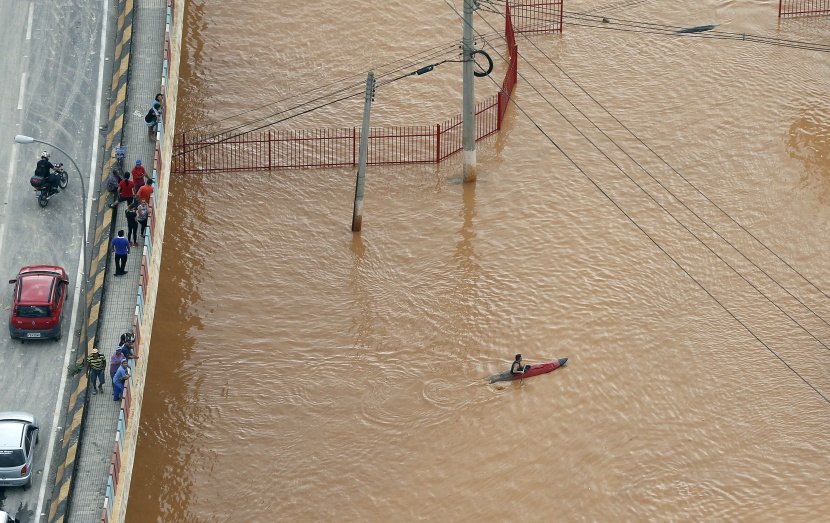 قصة مصورة: 19 قتيلا على الأقل إثر هطول أمطار غزيرة قرب ساوباولو
