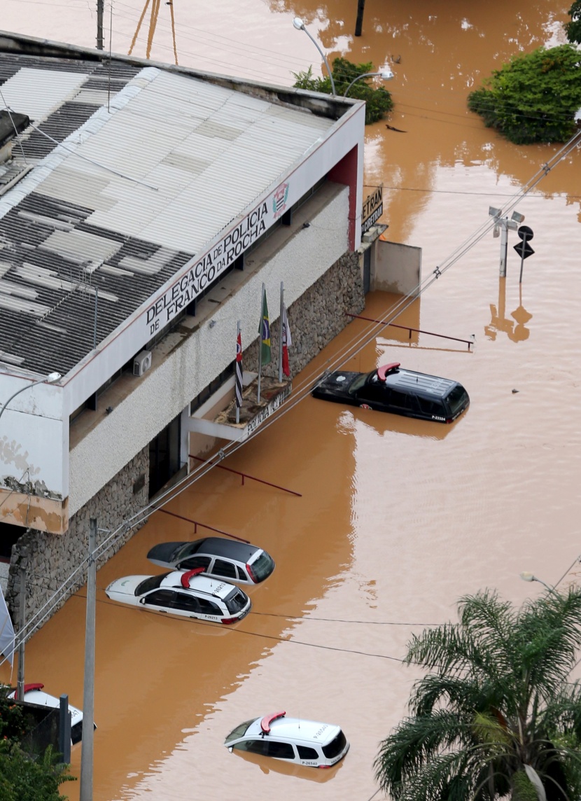 قصة مصورة: 19 قتيلا على الأقل إثر هطول أمطار غزيرة قرب ساوباولو