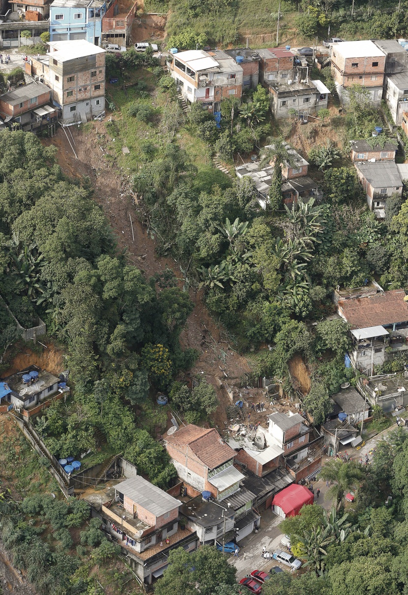 قصة مصورة: 19 قتيلا على الأقل إثر هطول أمطار غزيرة قرب ساوباولو