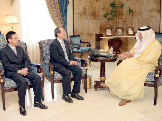 الفيصل يناقش القضايا ذات الاهتمام المشترك مع قنصلي الصين والجابون