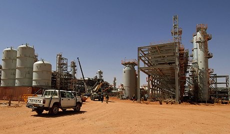 إرهابيون يهاجمون بالصواريخ حقلا للغاز في الجزائر ولا ضحايا