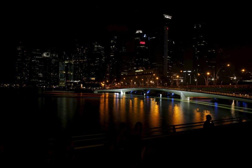 قصة مصورة : العالم يطفئ أنواره في يوم الأرض