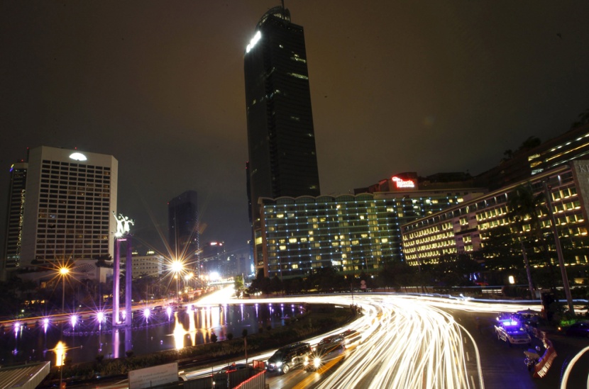 قصة مصورة : العالم يطفئ أنواره في يوم الأرض