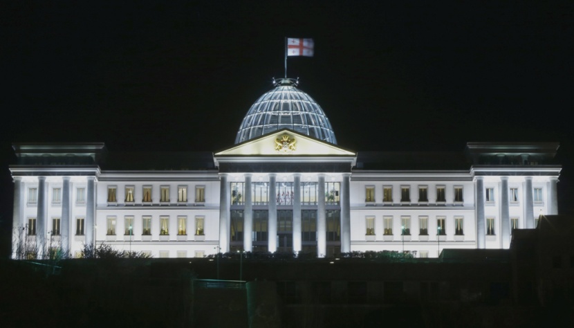 قصة مصورة : العالم يطفئ أنواره في يوم الأرض