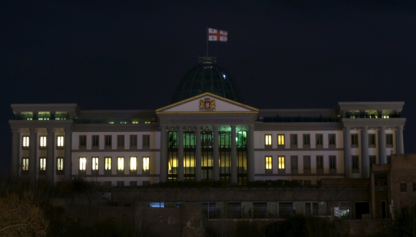 قصة مصورة : العالم يطفئ أنواره في يوم الأرض