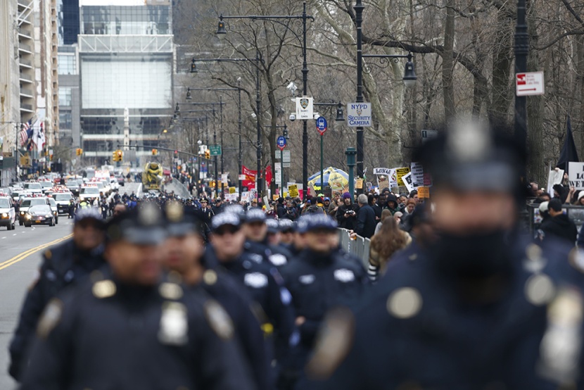 تظاهرات ضد ترامب في نيويورك واريزونا