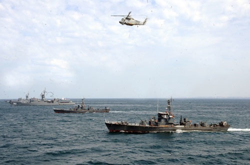 تدريب مشترك للقوات البحرية المصرية الإماراتية والأمريكية بالبحر الأحمر