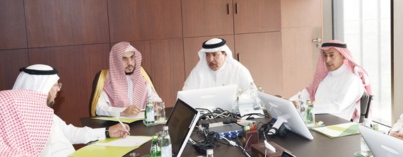 «كبار العلماء»و «الحوار الوطني» يبحثان تعزيز الوسطية في المجتمع