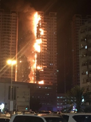 اندلاع حريق في برجين سكنيين في عجمان