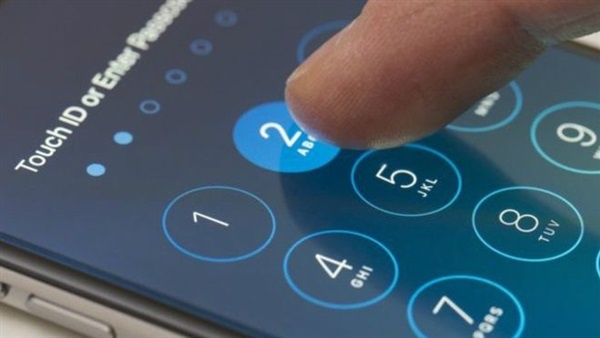 "اف بي آي" تنجح في فك شفرة جهاز "آي فون" على صلة بهجوم إرهابي