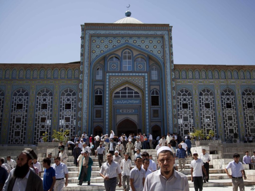 طاجيكستان تنوي وضع أجهزة لكشف المعادن وكاميرات في 70 مسجدا