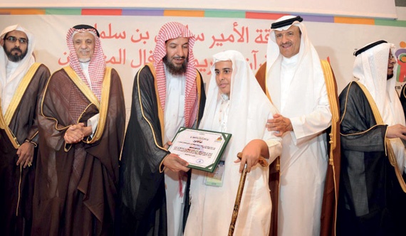 سلطان بن سلمان: التمسك بالقيم الإسلامية
سر الاستقرار والأمن الذي تعيشه المملكة