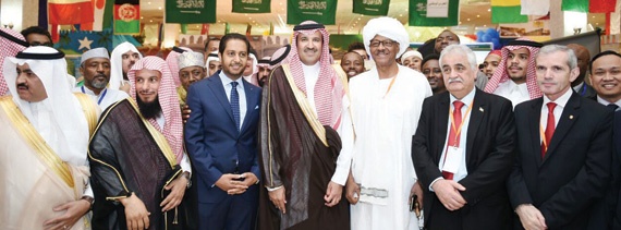 أمير المدينة المنورة يفتتح معرض الكتاب والمعلومات الـ 33