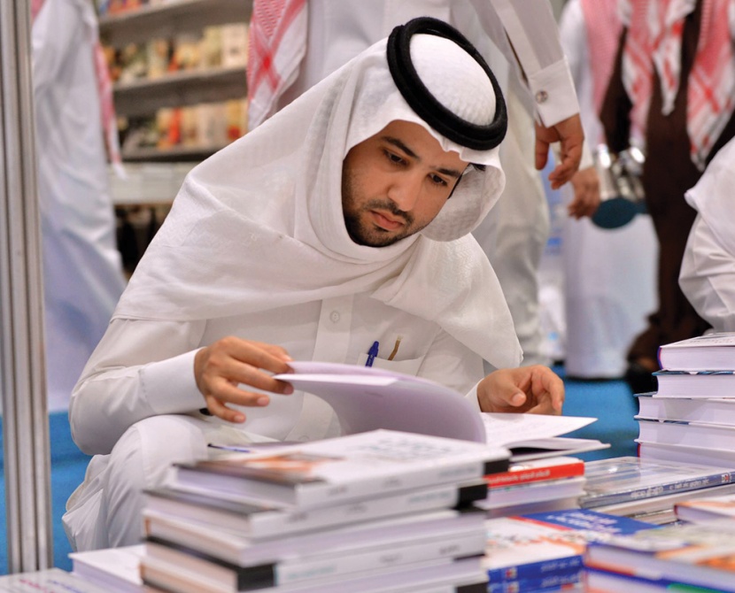 «الأدب» و«تطوير الذات» يتصدران اهتمام القارئ السعودي .. والكتب السياسية تتراجع