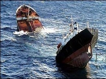 مقتل شخص إثر تحطم ناقلة نفط في كمبوديا