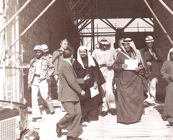 223 صورة توثق علاقة خادم الحرمين بجامعة الملك سعود منذ 40 عاما