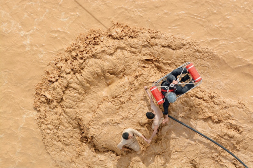 طيران الأمن يكثف طلعاته لإنقاذ المحتجزين بالسيول في مكة المكرمة والطائف