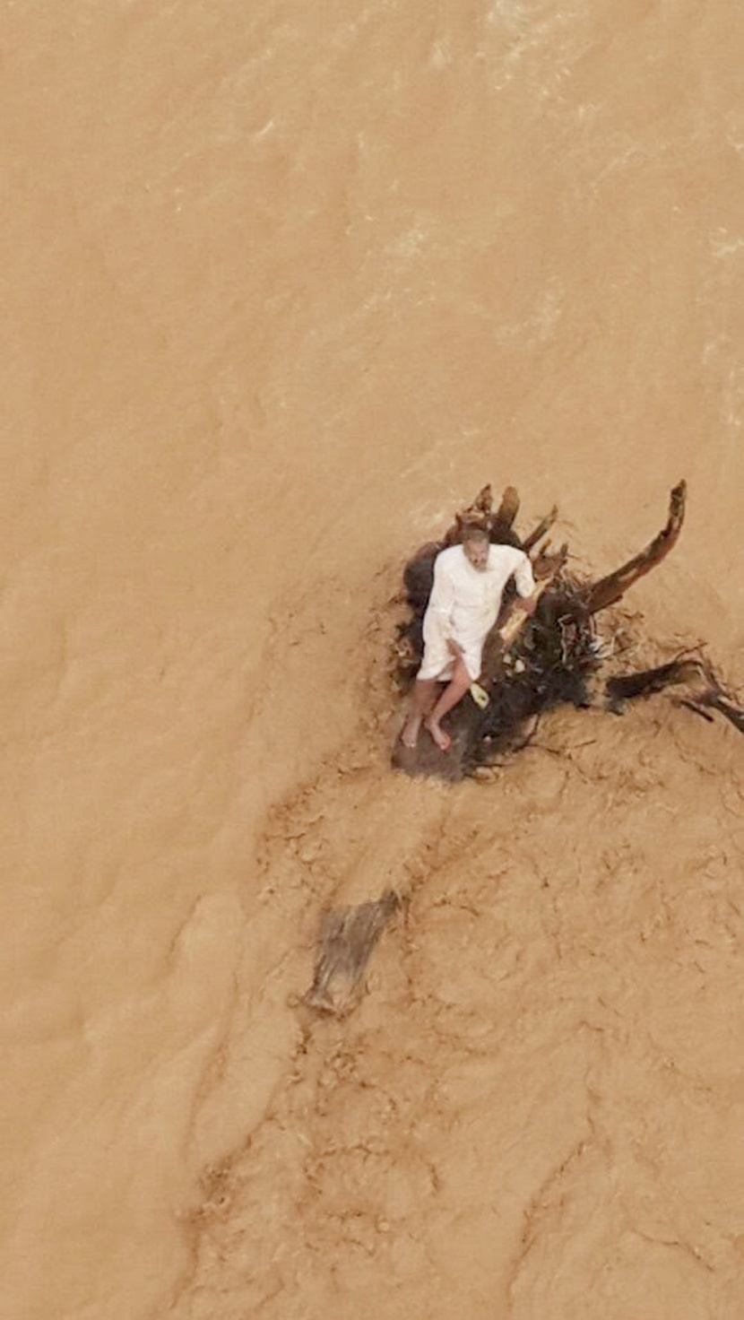 طيران الأمن يكثف طلعاته لإنقاذ المحتجزين بالسيول في مكة المكرمة والطائف