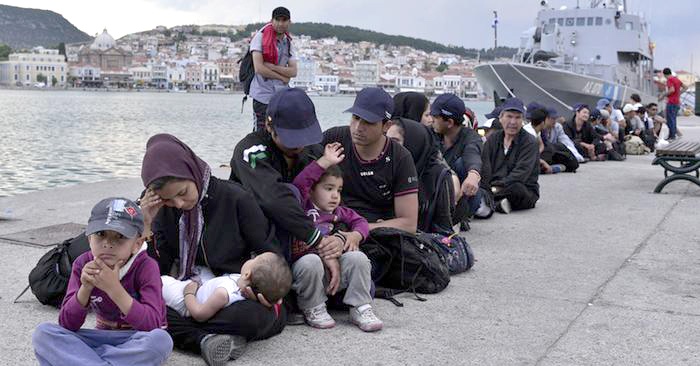 البرلمان اليوناني يقر قانونا يسمح بإعادة المهاجرين إلى تركيا